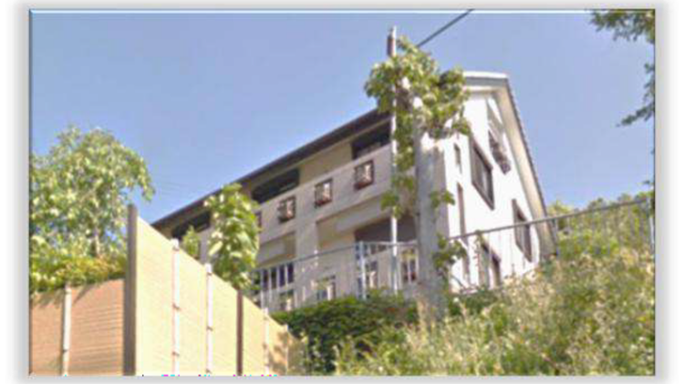 A three-story detached house located in Motoyamakita-machi 6-chome,Higashinada Ward, Kobe City