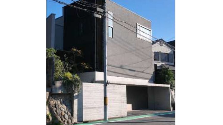 大阪府豊中市緑丘の邸宅